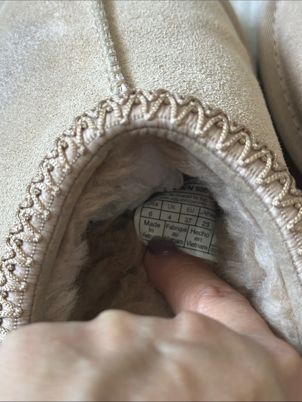 Ugg - Picture 9 of 10